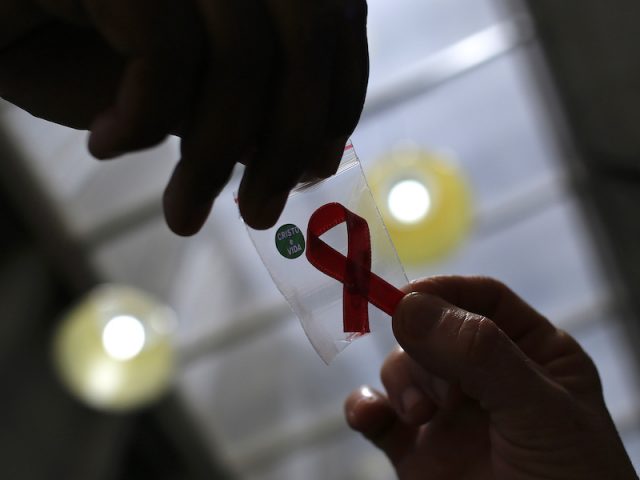 De “cáncer gay” y virus mortal a una enfermedad crónica controlable: a 40 años del sida